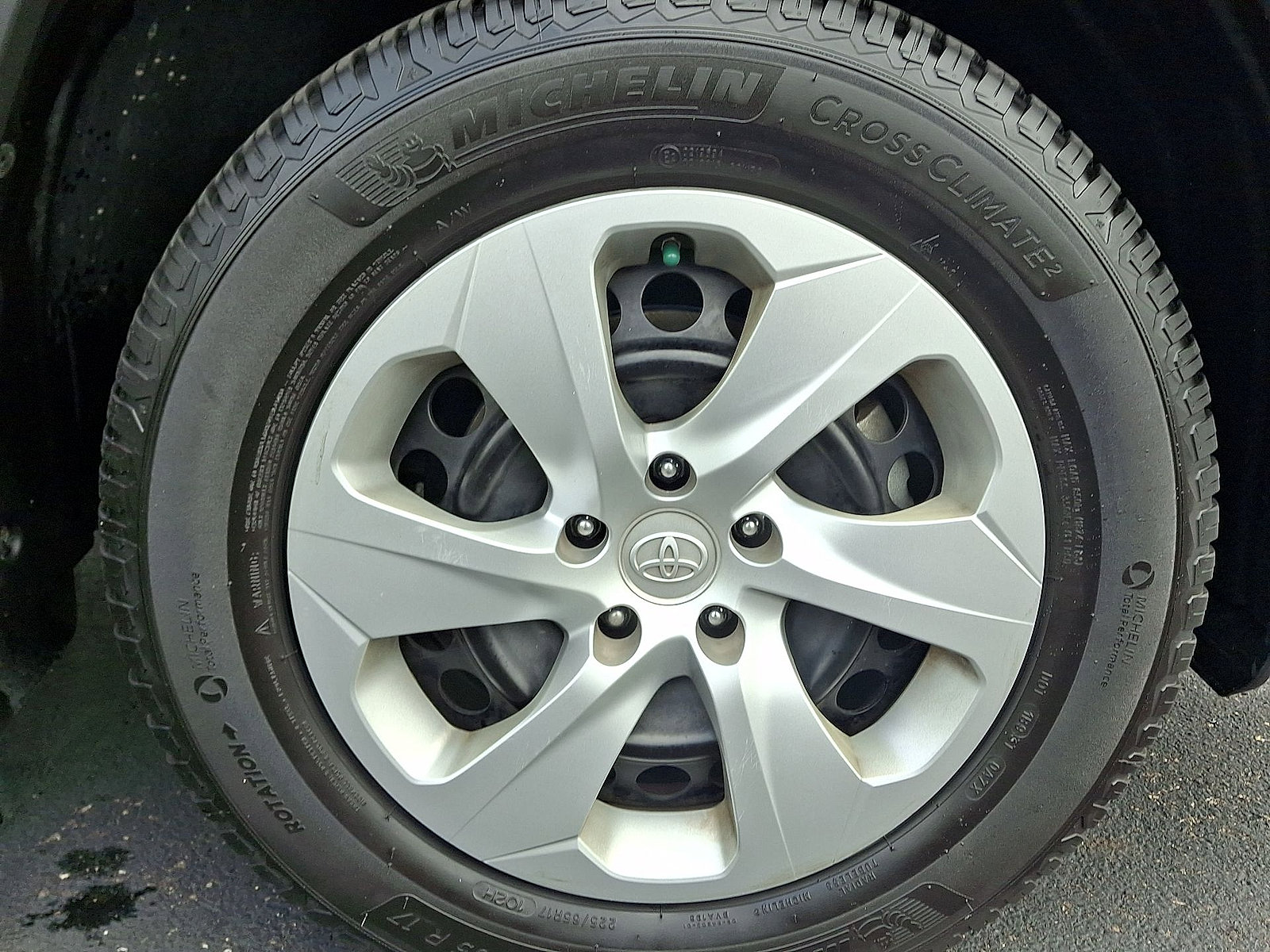 Used 2019 Toyota RAV4 LE w/ All Weather Liner Package AWD/4WD image 26