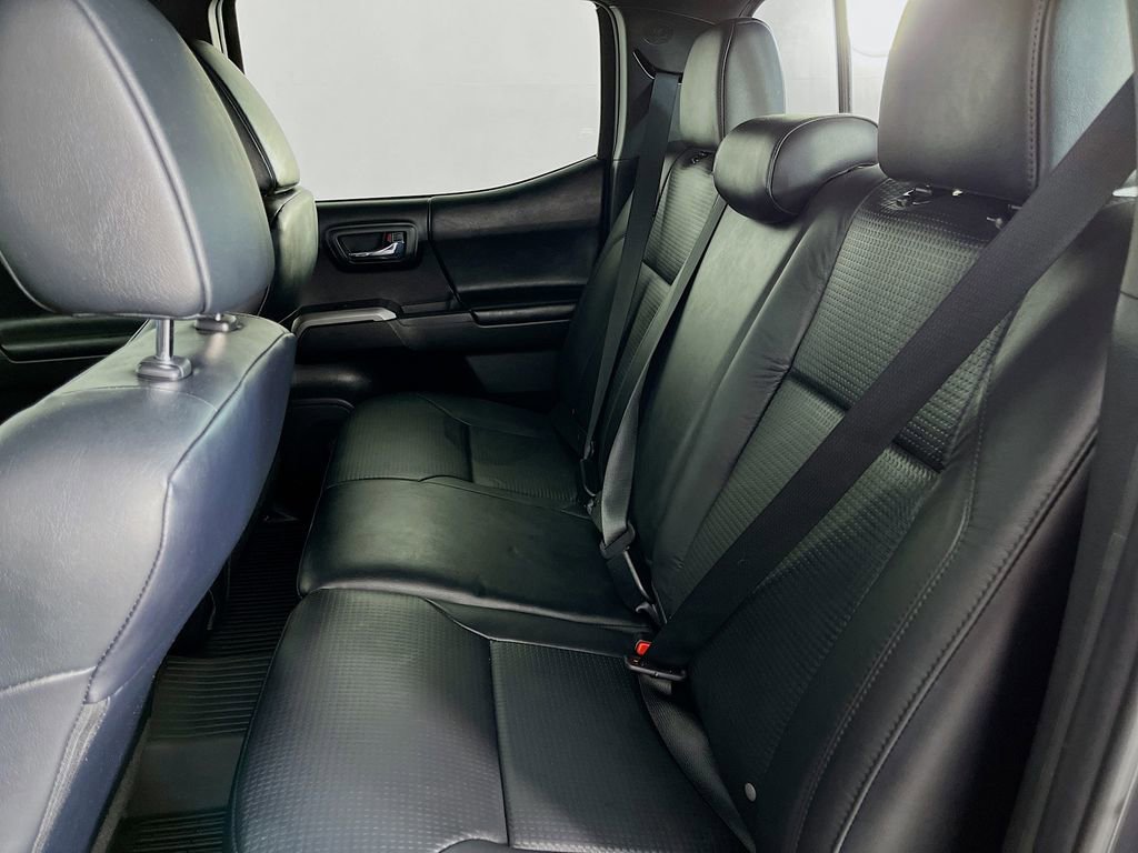 Used 2022 Toyota Tacoma Limited image 29