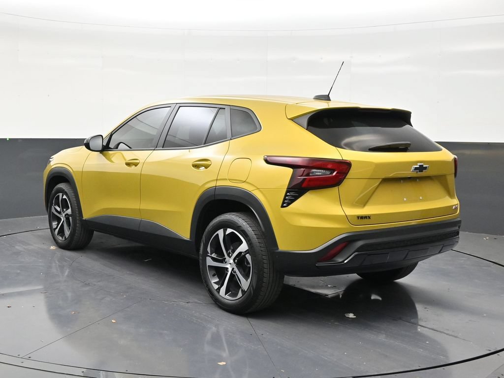 Used 2024 Chevrolet Trax RS FWD image 3
