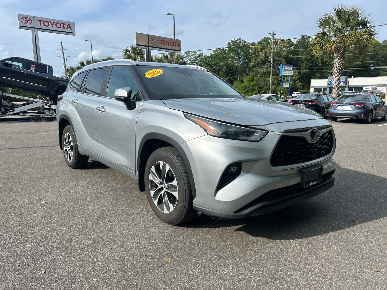 Used 2025 Toyota Highlander XLE image 6