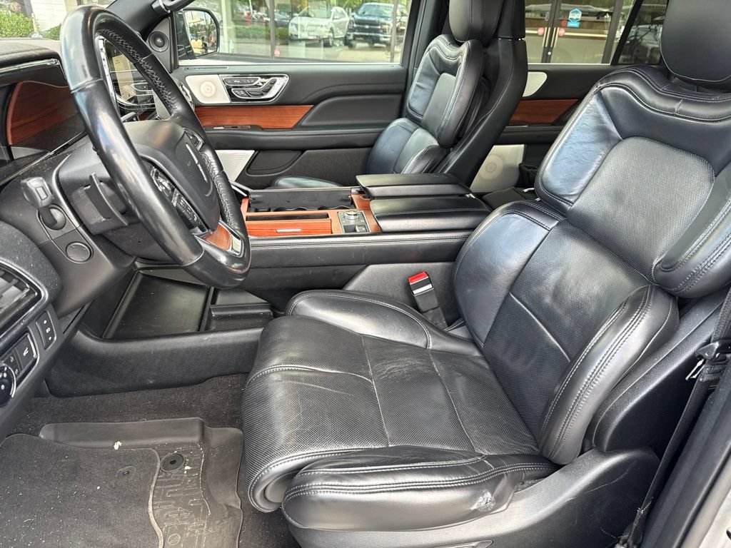 Used 2020 Lincoln Navigator L Reserve w/ Luxury Package AWD/4WD image 2