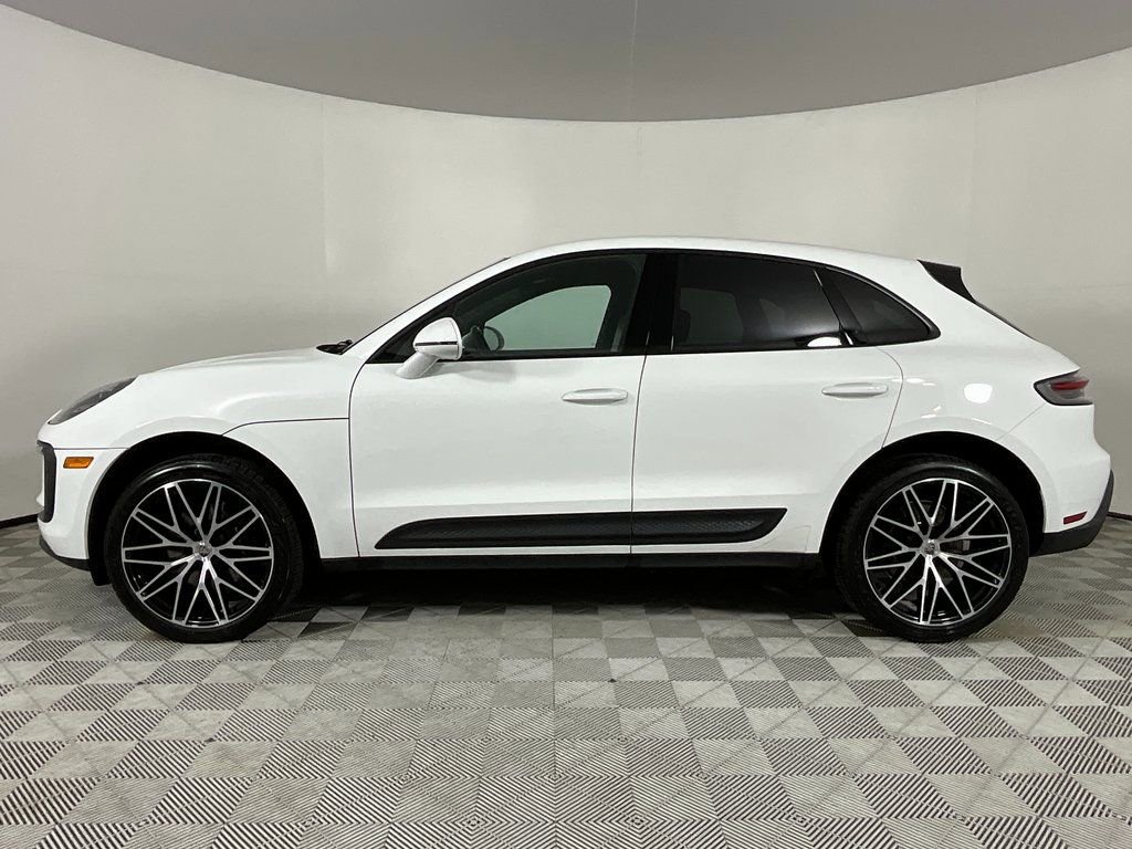 Used 2022 Porsche Macan AWD/4WD image 2