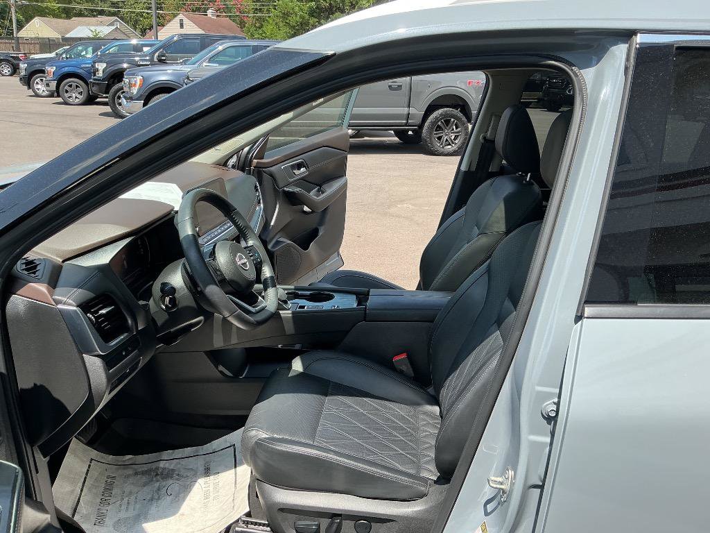 Used 2023 Nissan Rogue Platinum w/ Platinum Premium Package FWD image 17