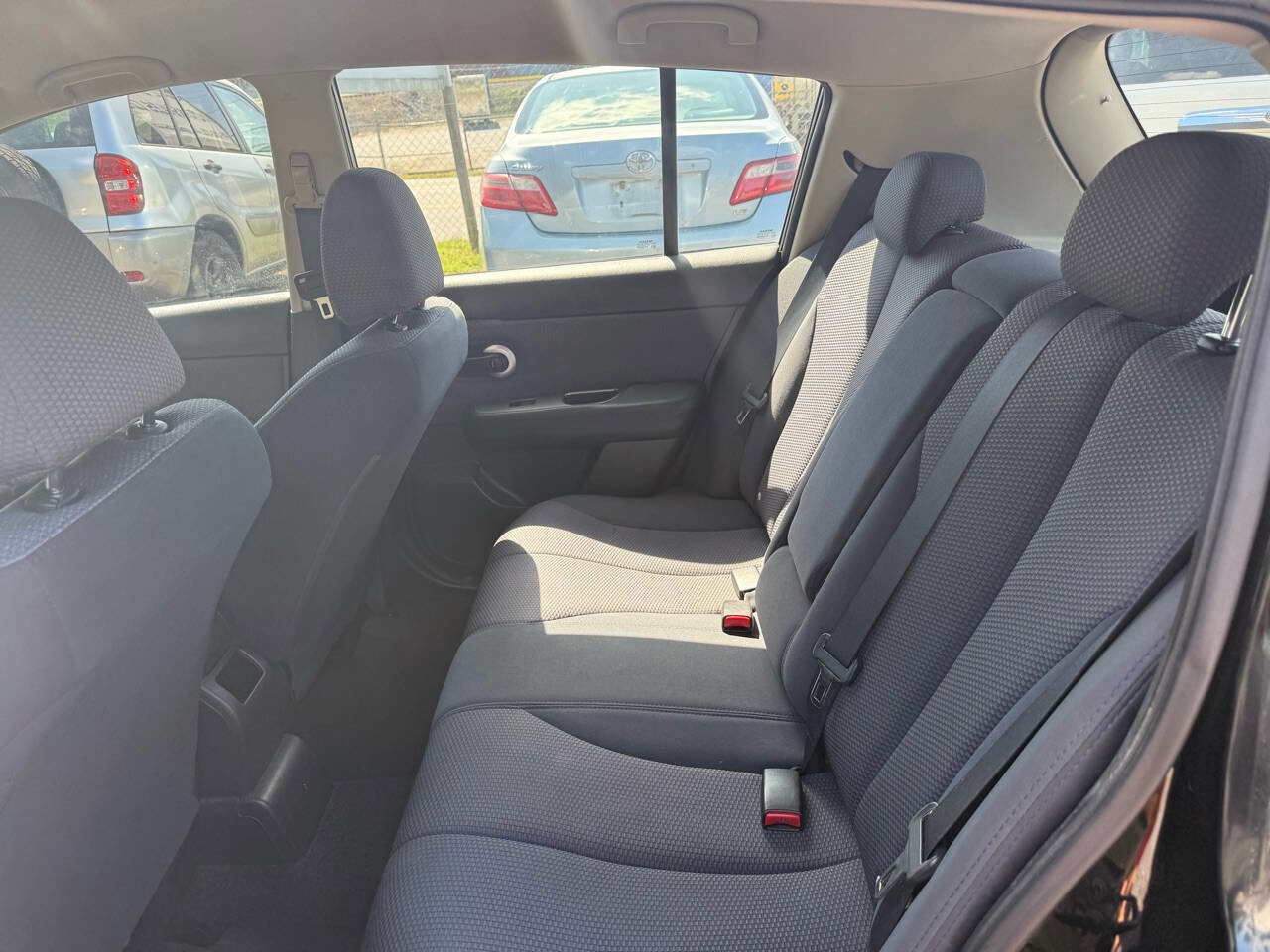 Used 2009 Nissan Versa SL w/ Convenience Pkg image 14