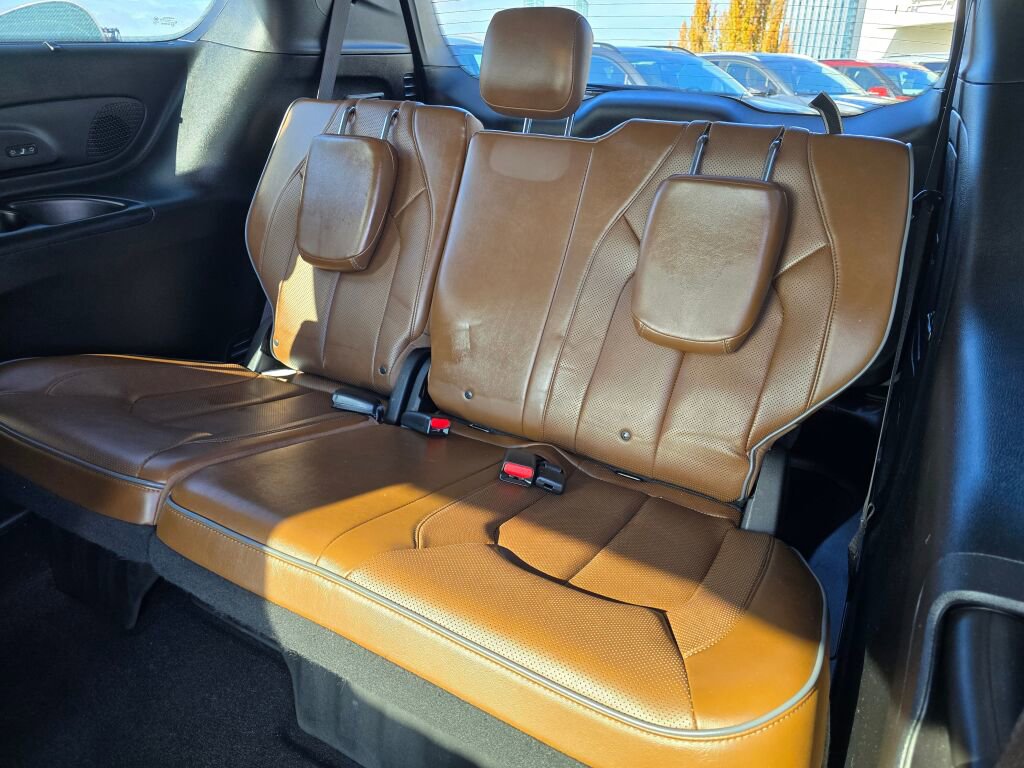 Used 2017 Chrysler Pacifica Limited image 19
