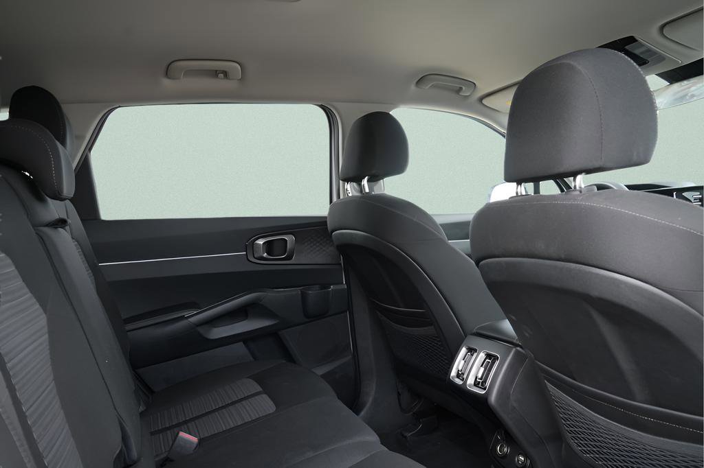 Used 2023 Kia Sorento LX AWD/4WD image 15
