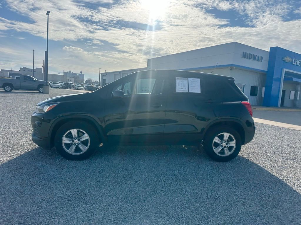 Used 2022 Chevrolet Trax LS w/ Tint and Cruise Package image 6