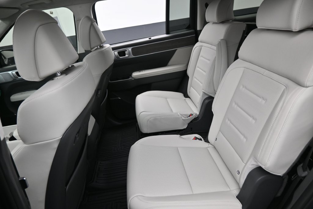 Used 2025 Hyundai Santa Fe Calligraphy FWD image 28