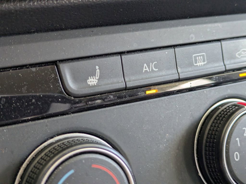 Used 2022 Volkswagen Taos SE image 24