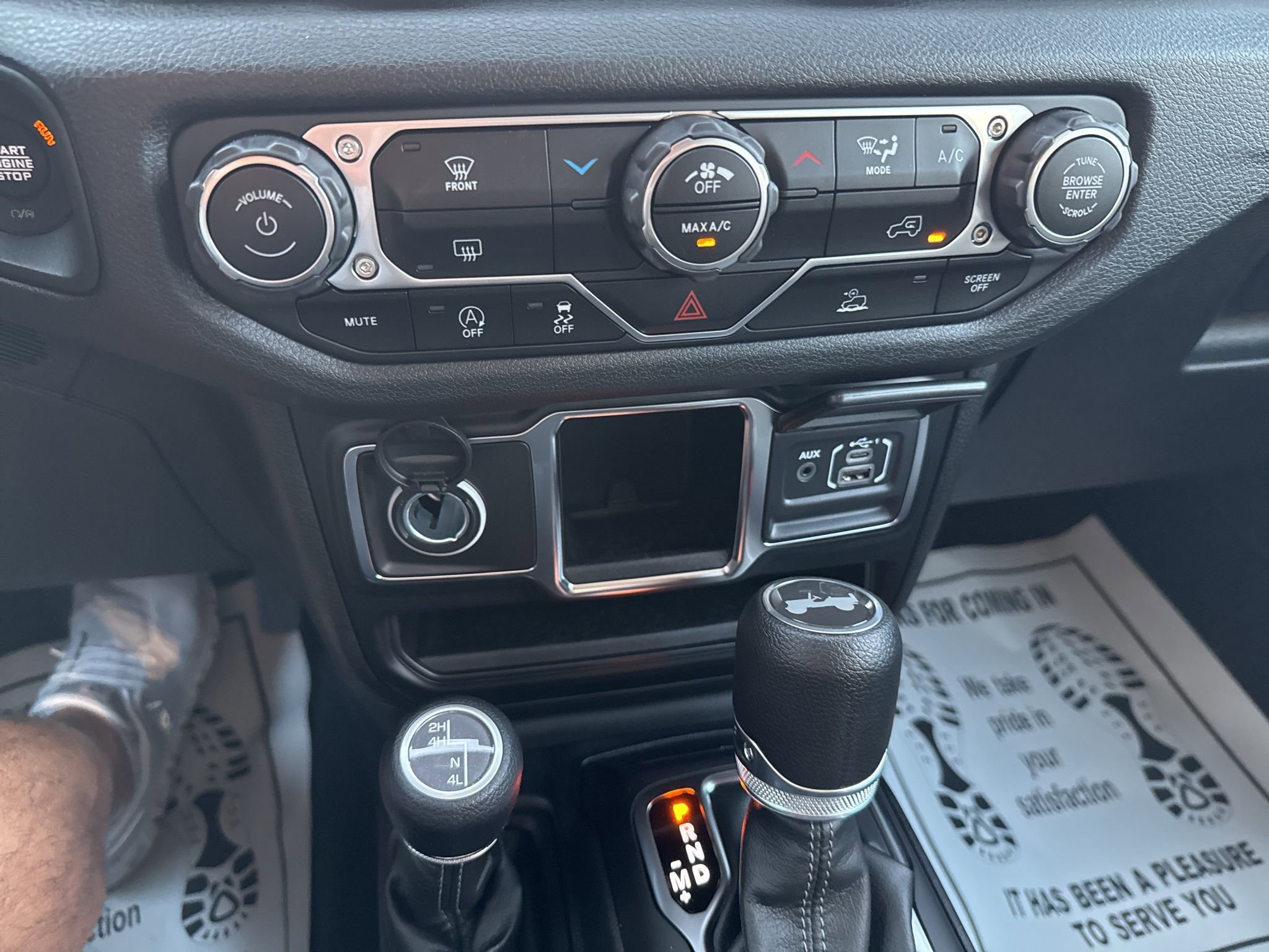 Used 2024 Jeep Wrangler Sport image 31