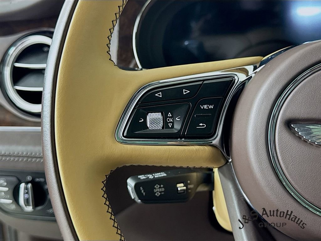 Used 2021 Bentley Bentayga AWD/4WD image 13