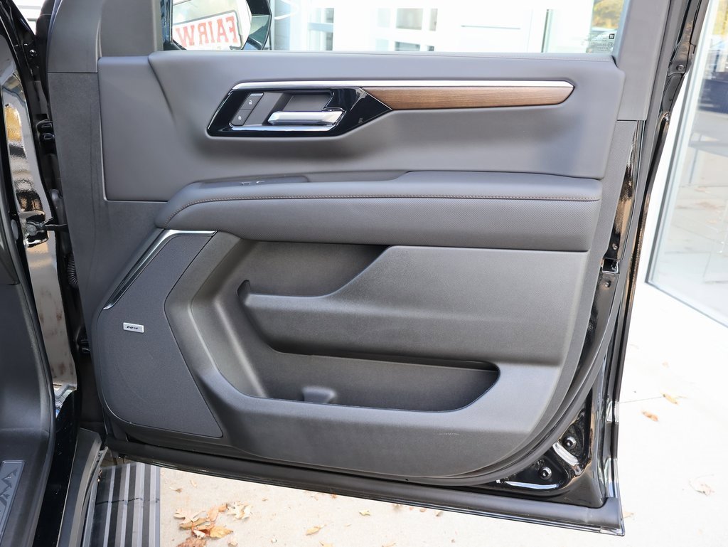 New 2025 Chevrolet Suburban High Country image 43