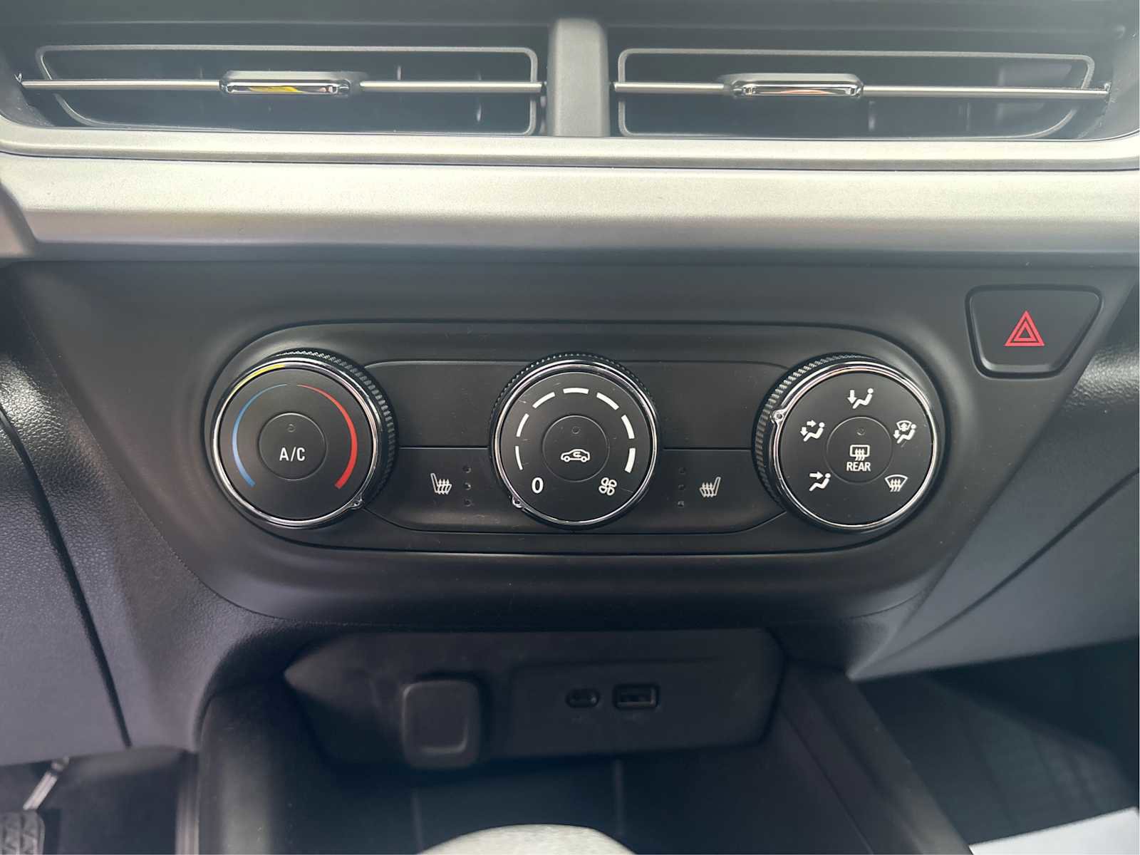 Certified 2024 Chevrolet Trax RS w/ Driver Confidence Package image 28