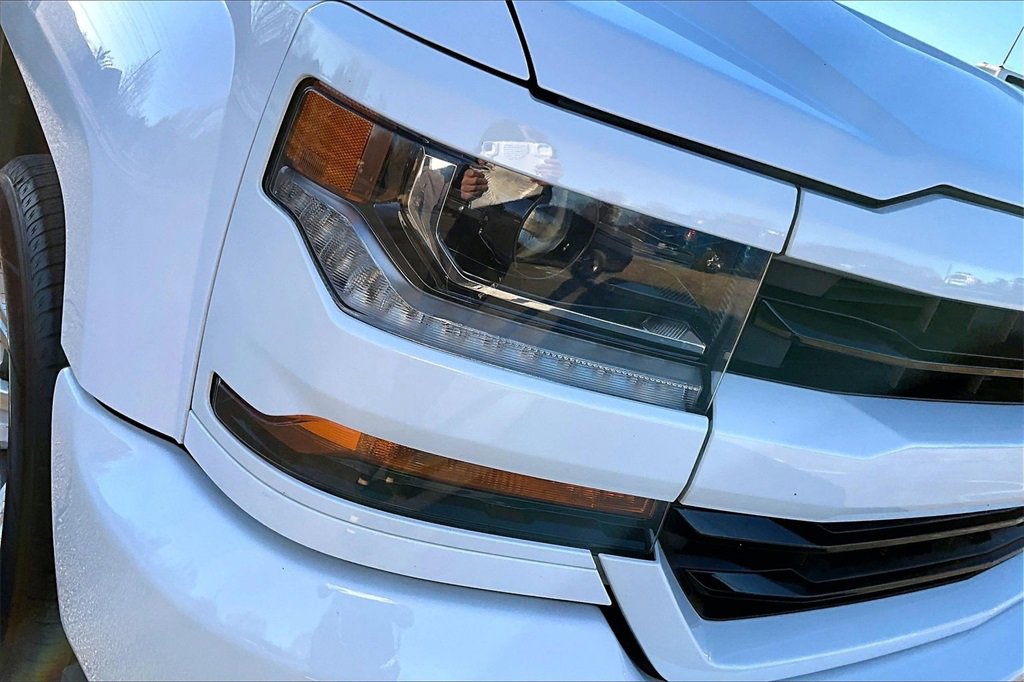 Used 2018 Chevrolet Silverado 1500 LT w/ All Star Edition image 24