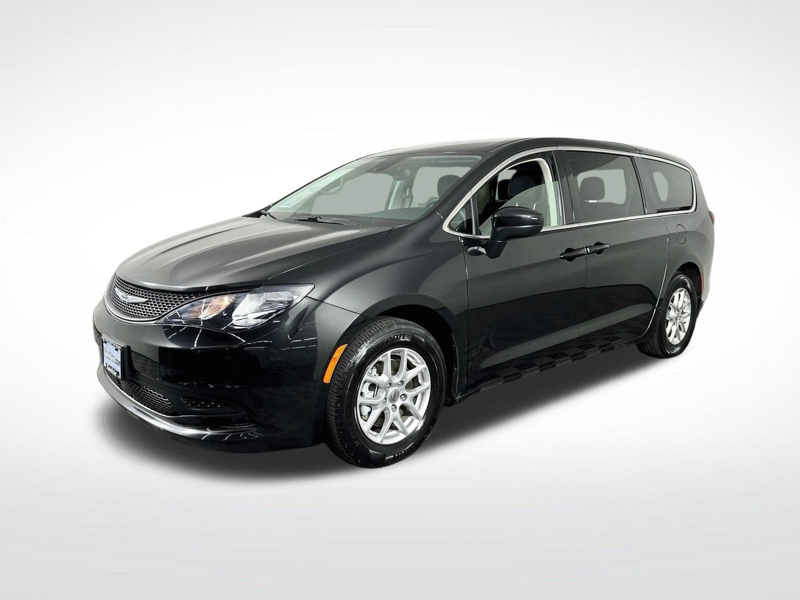 Used 2023 Chrysler Voyager LX FWD image 4