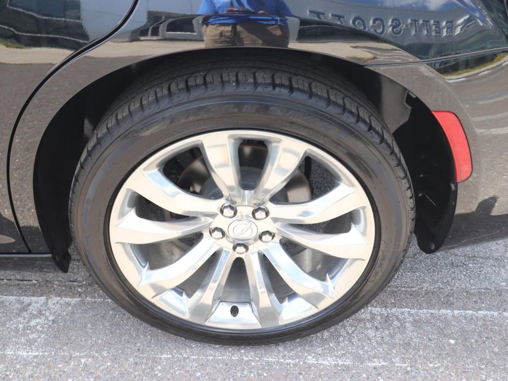 Used 2019 Chrysler 300 Limited RWD image 14