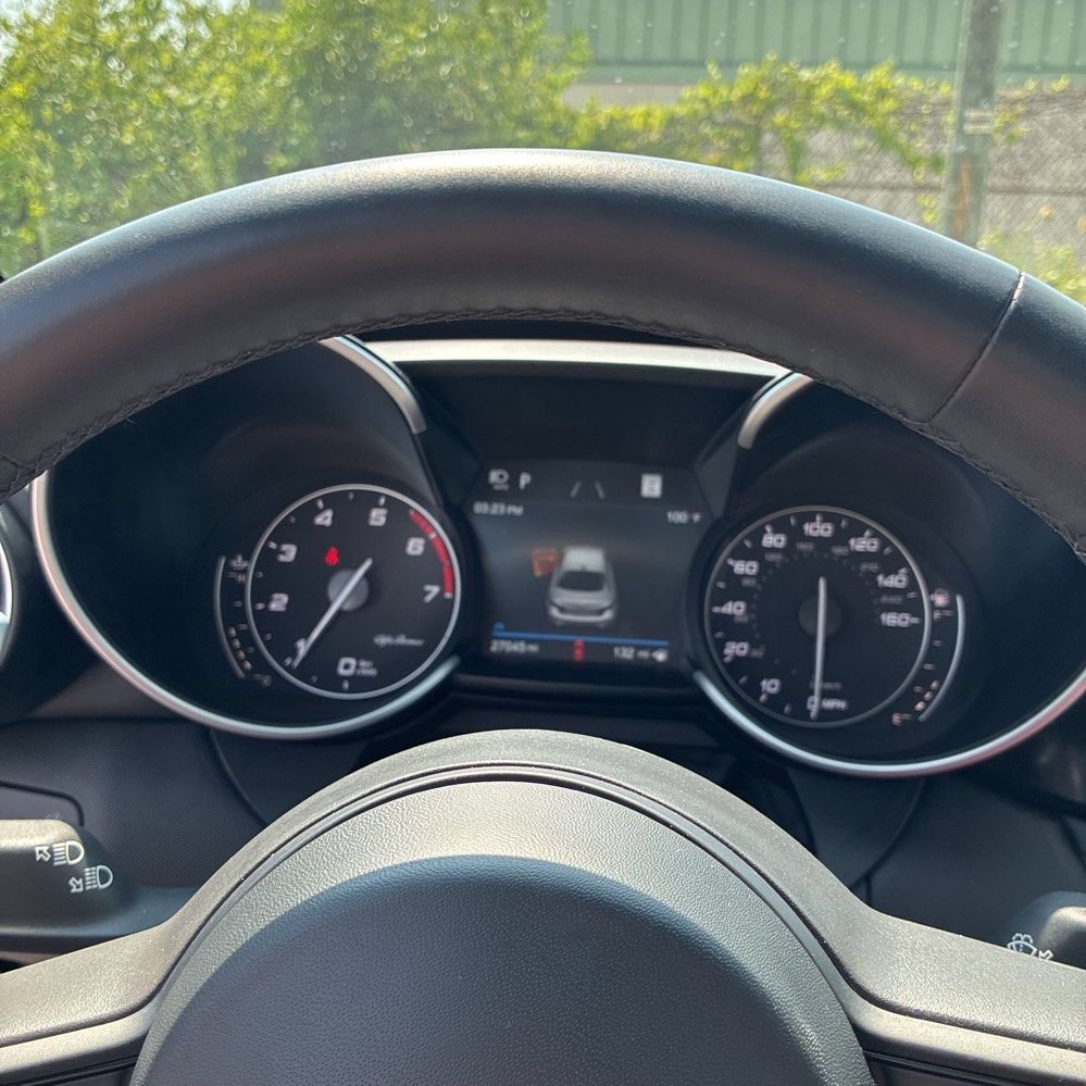Used 2022 Alfa Romeo Giulia Veloce AWD/4WD image 7