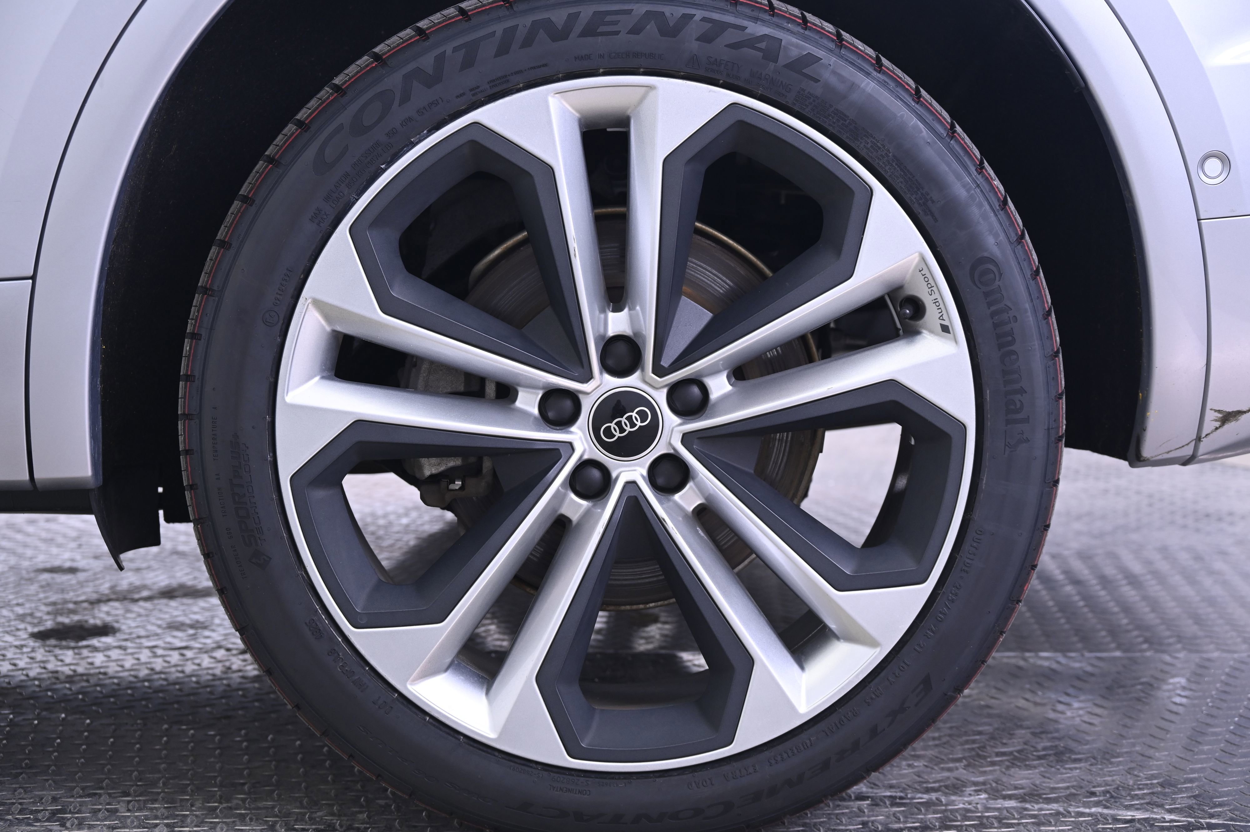 Used 2023 Audi Q5 2.0T Prestige w/ Prestige Package image 12