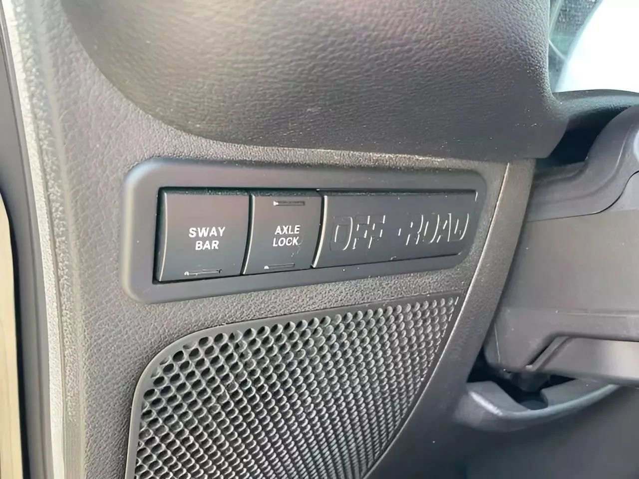 Used 2018 Jeep Wrangler Unlimited Rubicon w/ Cold Weather Group image 28