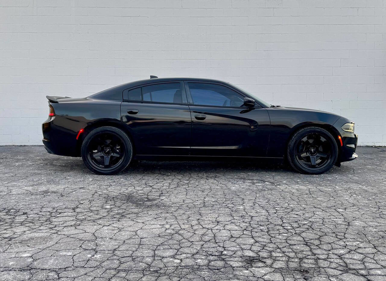 Used 2015 Dodge Charger R/T w/ Plus Group RWD image 2