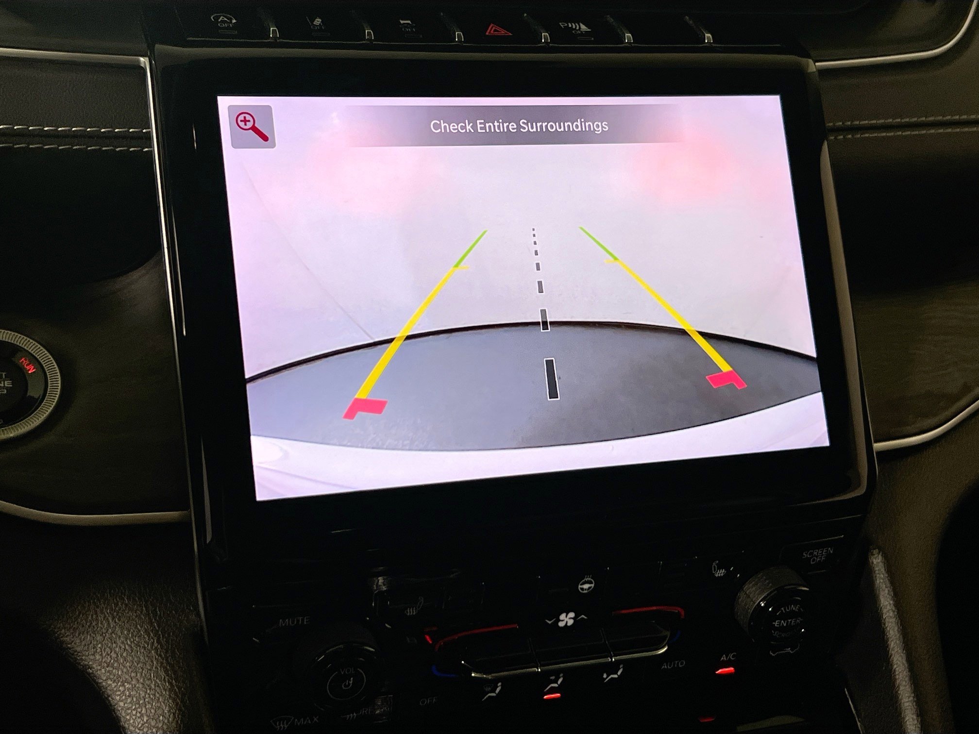 Used 2023 Jeep Grand Cherokee Limited image 14