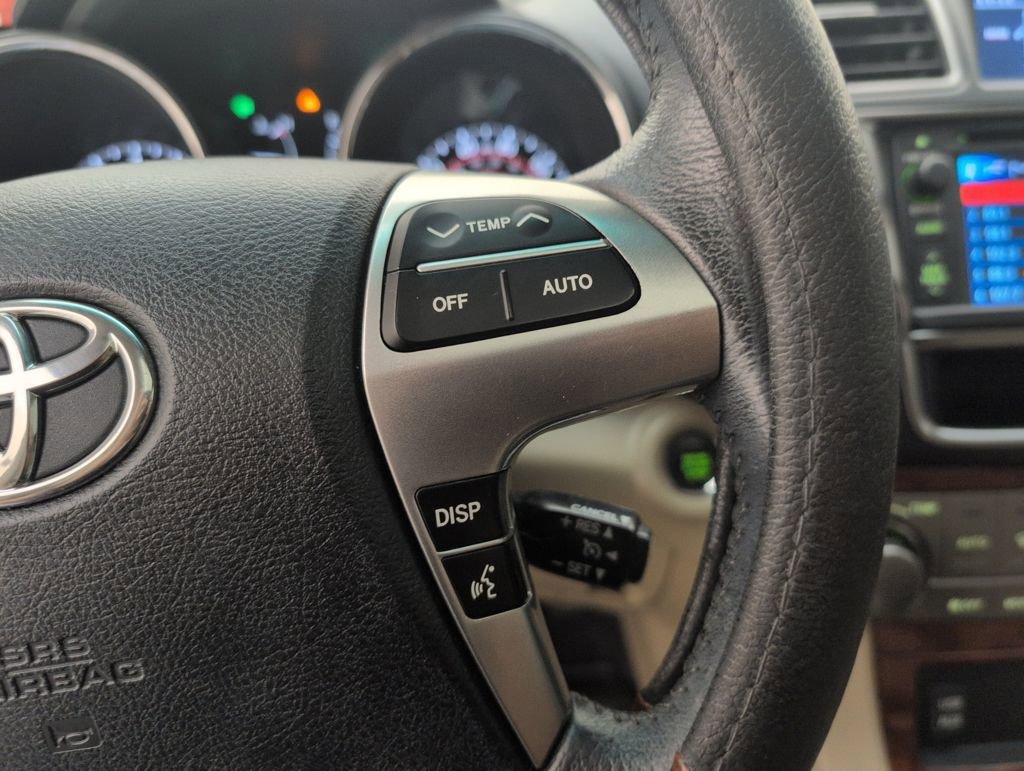 Used 2013 Toyota Highlander Limited image 39