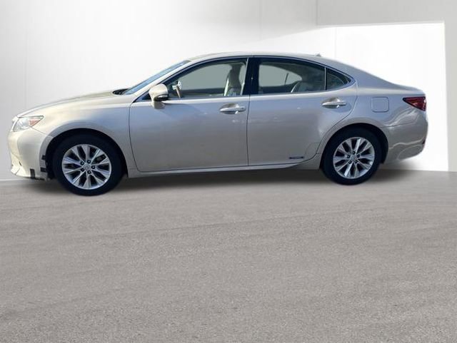 Used 2013 Lexus ES 300h w/ Luxury Pkg FWD image 2