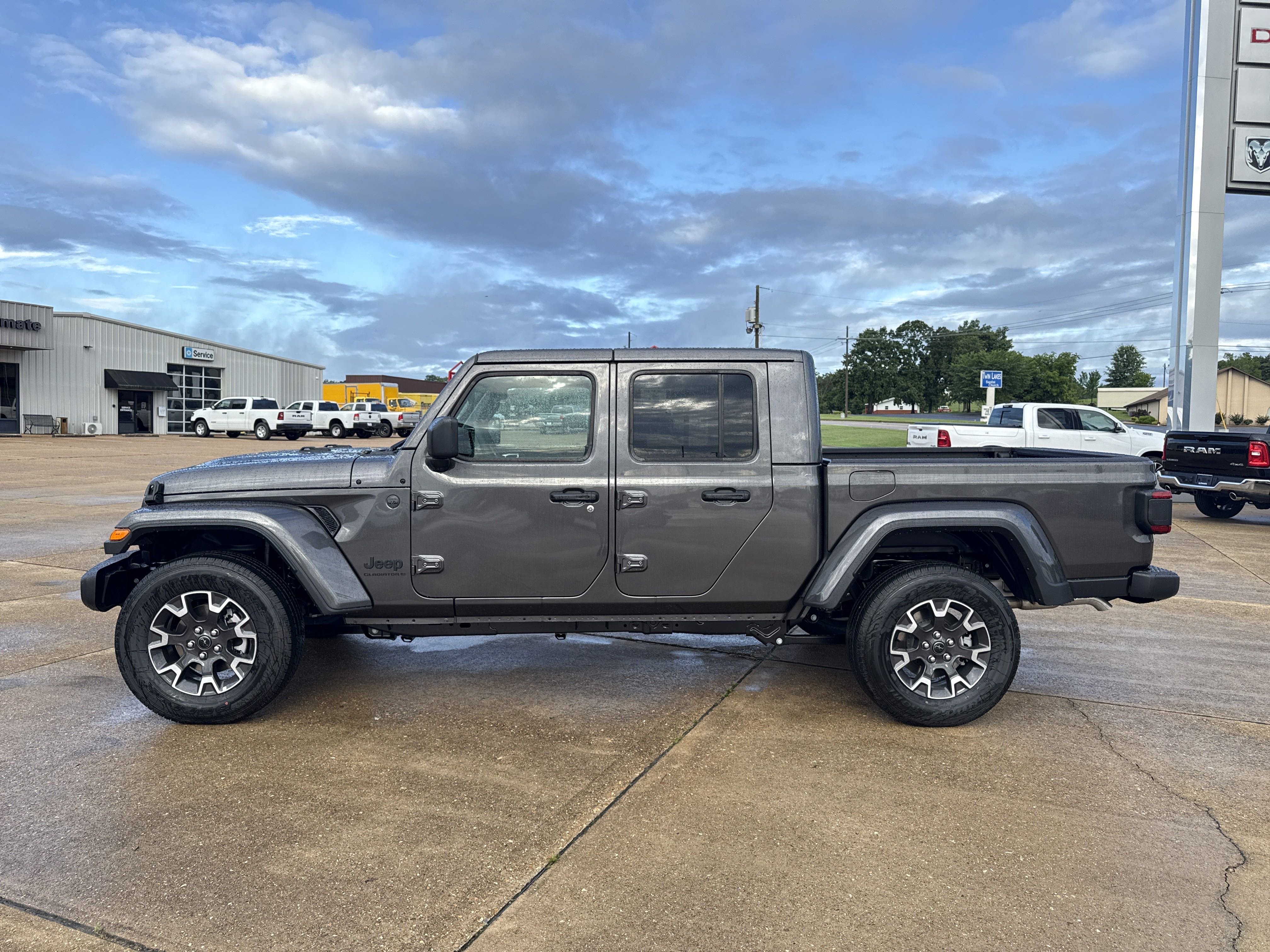 New 2025 Jeep Gladiator Sport w/ Premium Package image 4