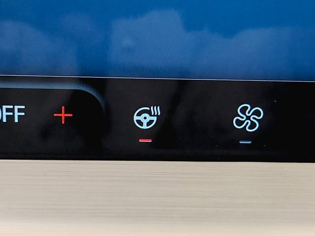 Used 2025 Ford Escape Platinum image 27