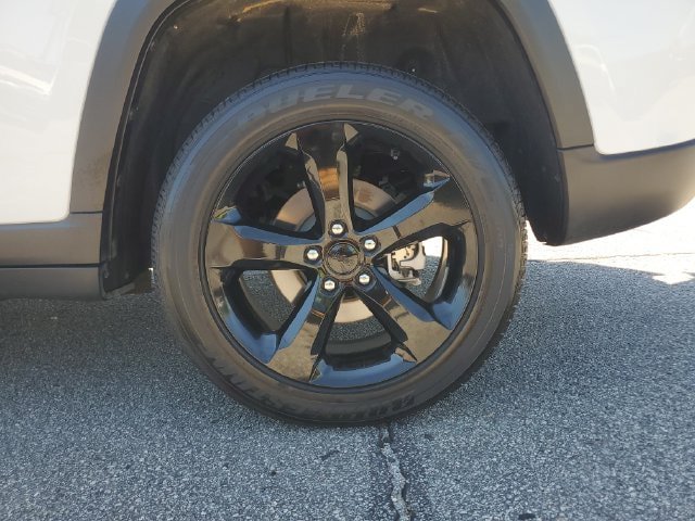 Certified 2024 Jeep Grand Cherokee Altitude RWD image 13