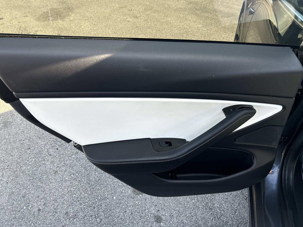 Used 2019 Tesla Model 3 Standard Range Plus image 21