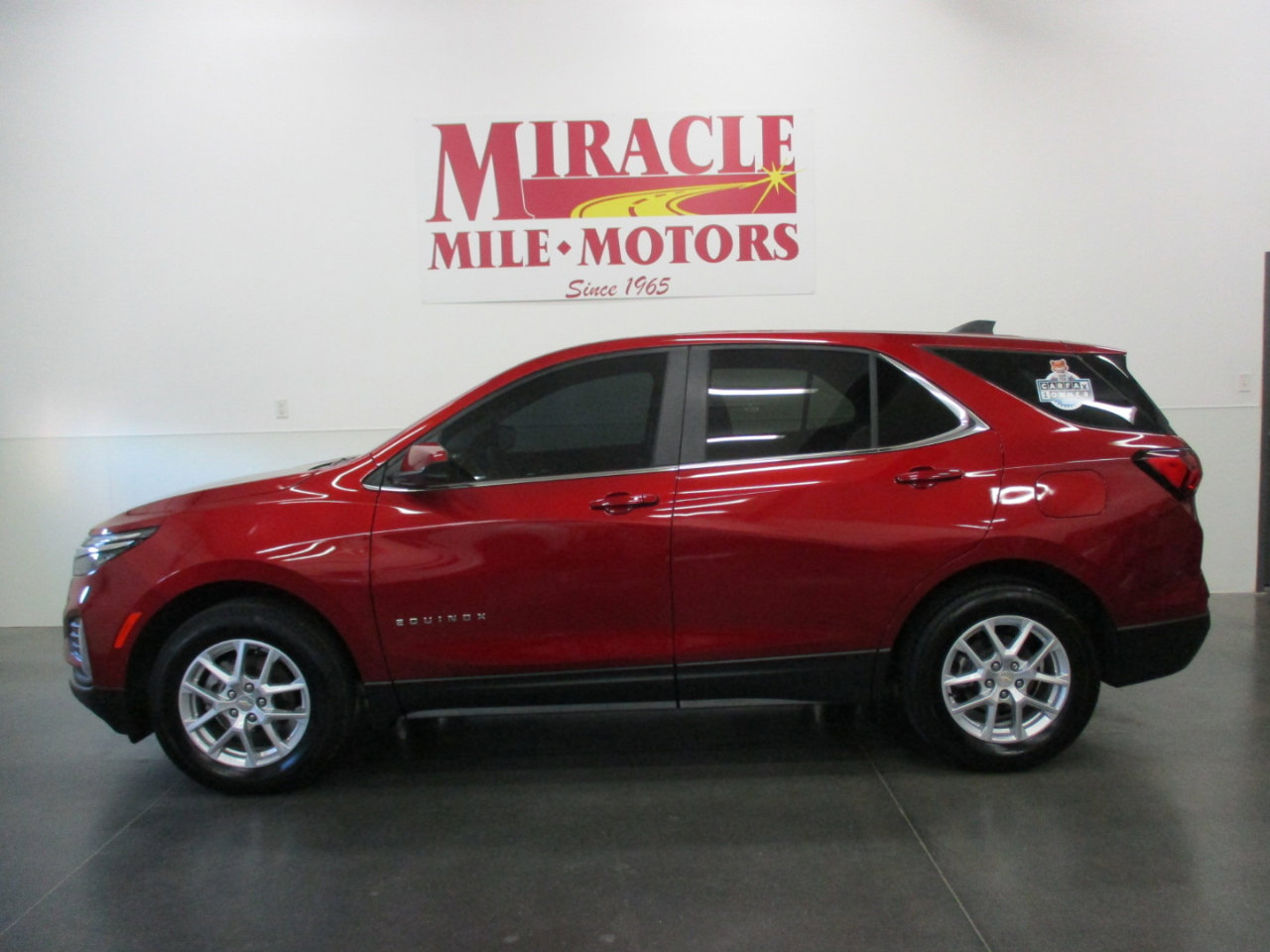 Used 2023 Chevrolet Equinox LT image 2