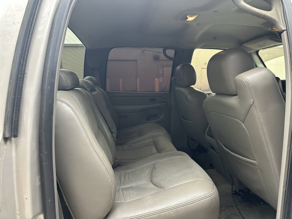 Used 2006 Chevrolet Silverado 2500 LT w/ Heavy-Duty Power Package image 11