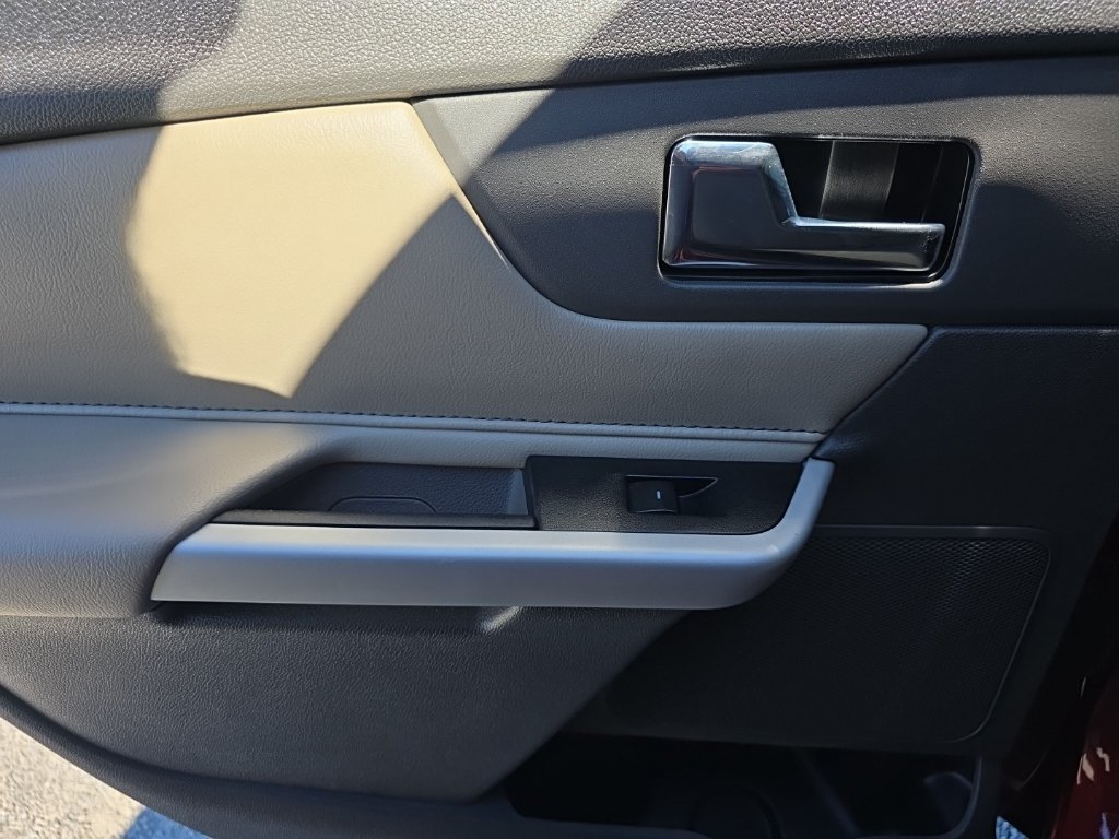 Used 2014 Ford Edge SEL w/ Equipment Group 205A AWD/4WD image 18