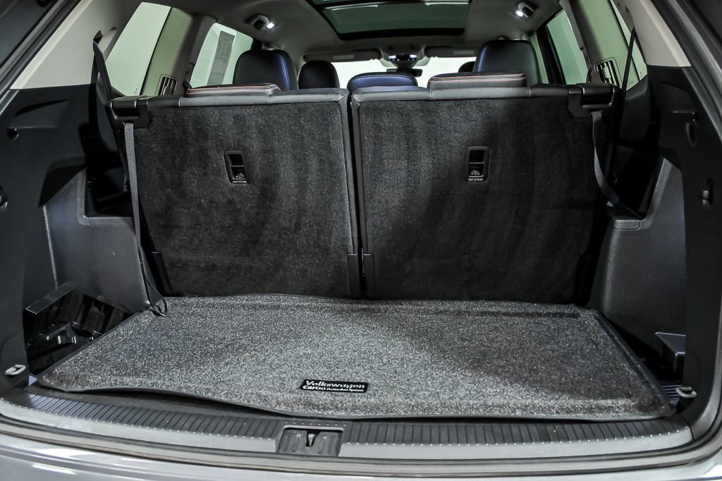 Certified 2025 Volkswagen Atlas Peak Edition SE AWD/4WD image 9