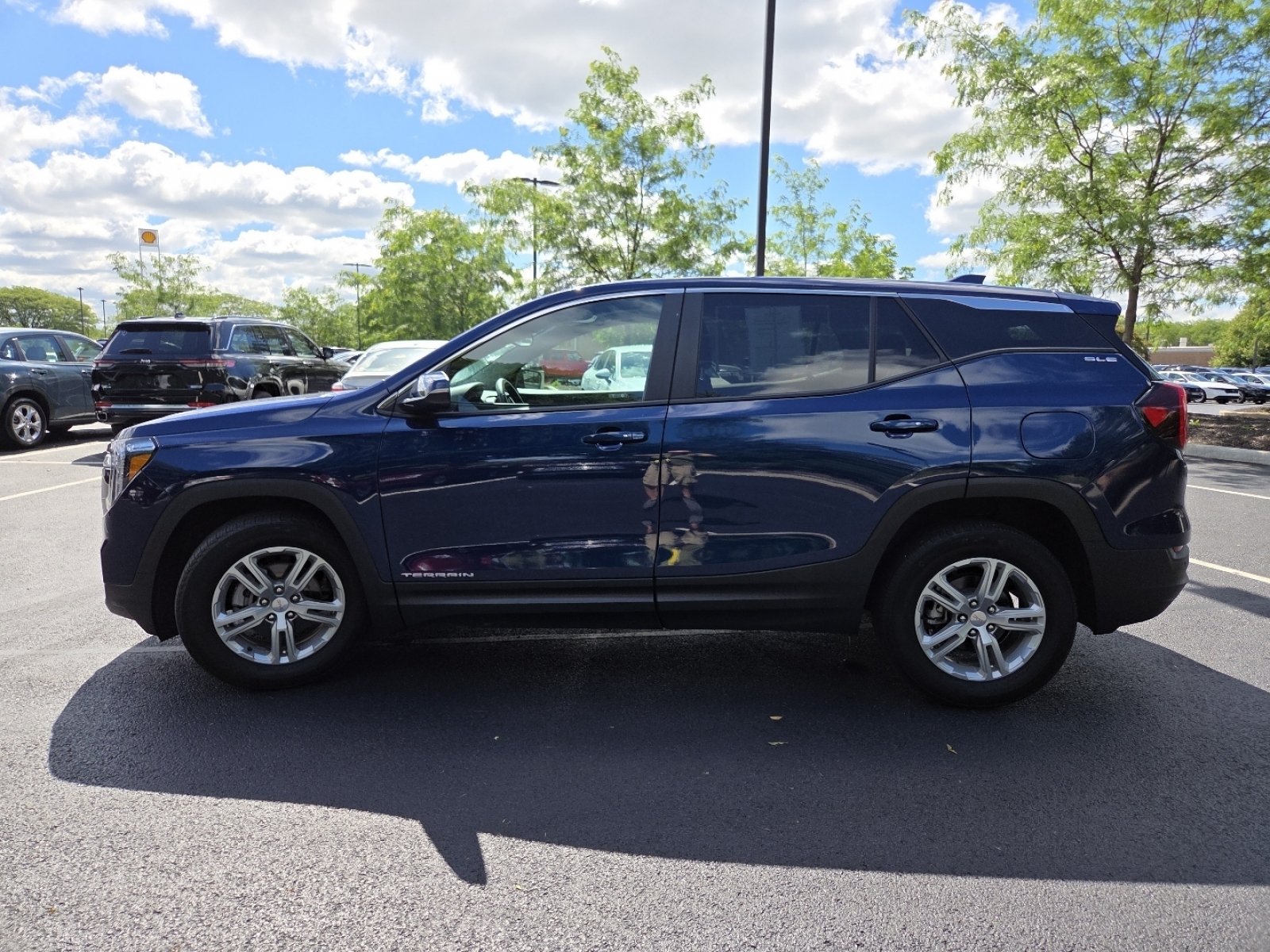 Used 2023 GMC Terrain SLE FWD image 14