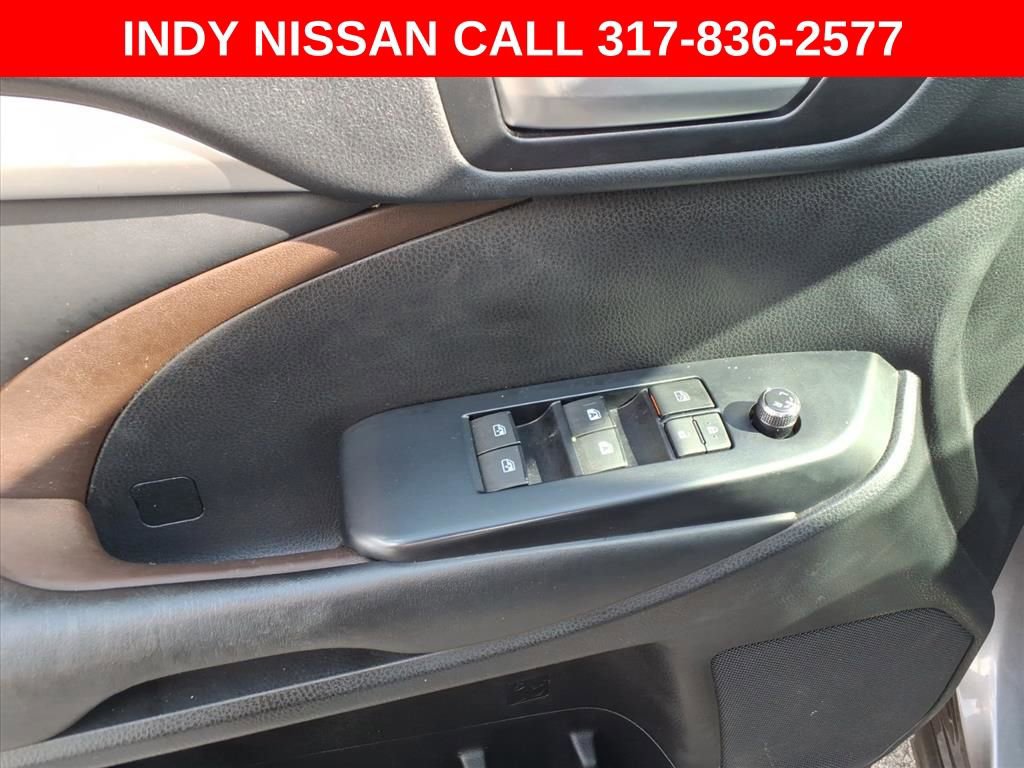 Used 2019 Toyota Highlander XLE image 12