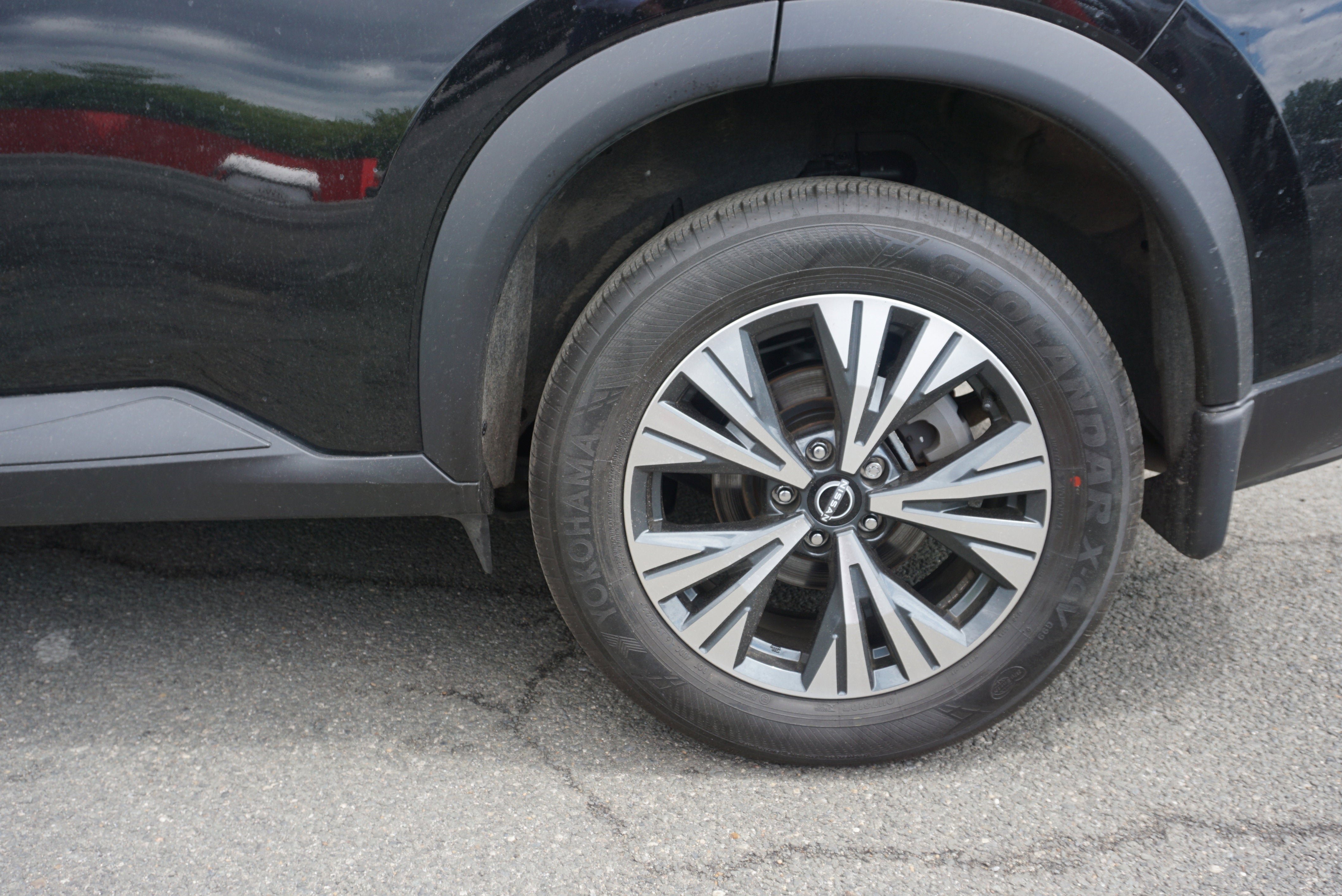 Used 2023 Nissan Rogue SV AWD/4WD image 6