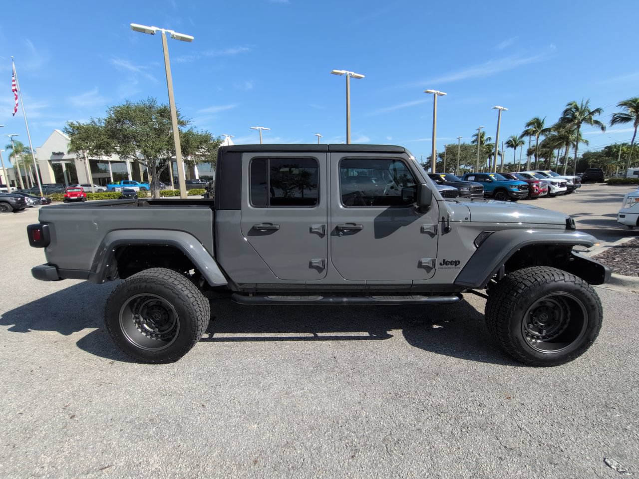 Used 2022 Jeep Gladiator Sport AWD/4WD image 4