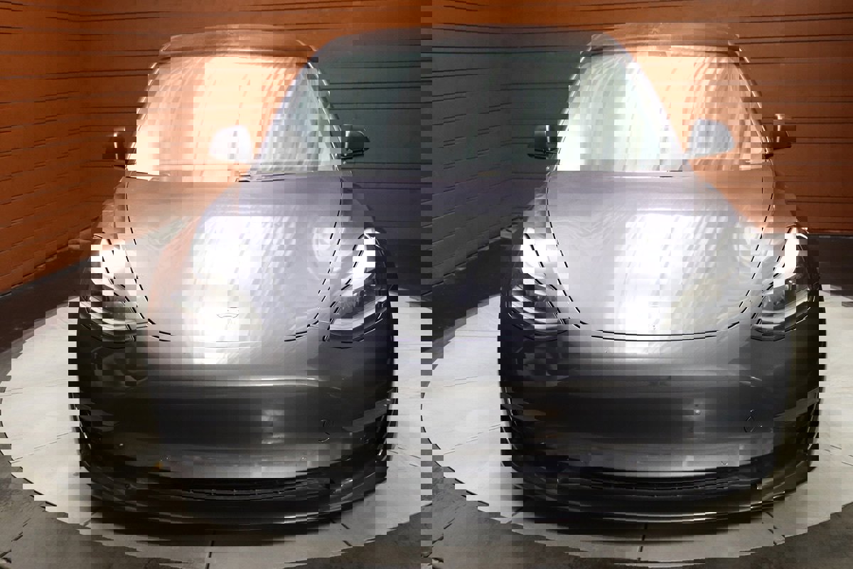 Used 2023 Tesla Model 3 Standard Range image 2