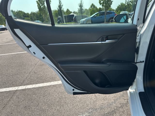 Used 2021 Toyota Camry LE FWD image 15