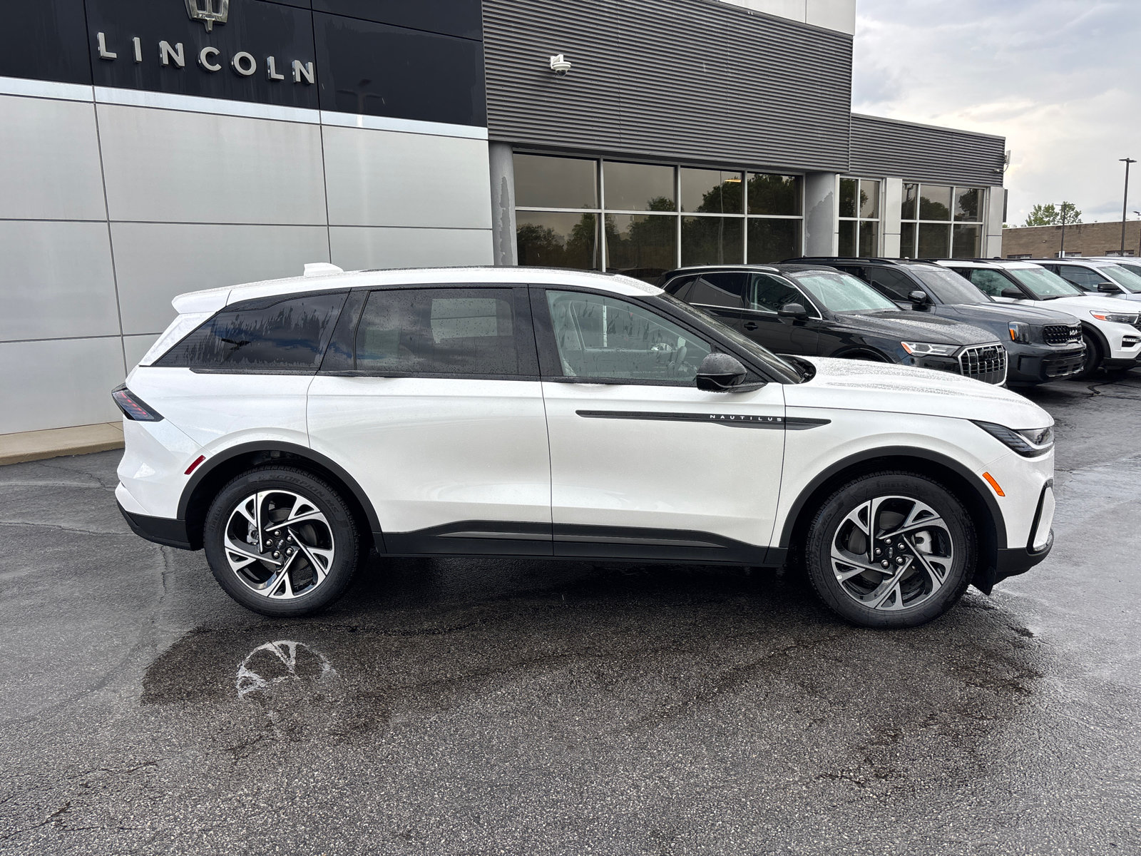 New 2026 Lincoln Nautilus Premier w/ Equipment Group 102A AWD/4WD image 8