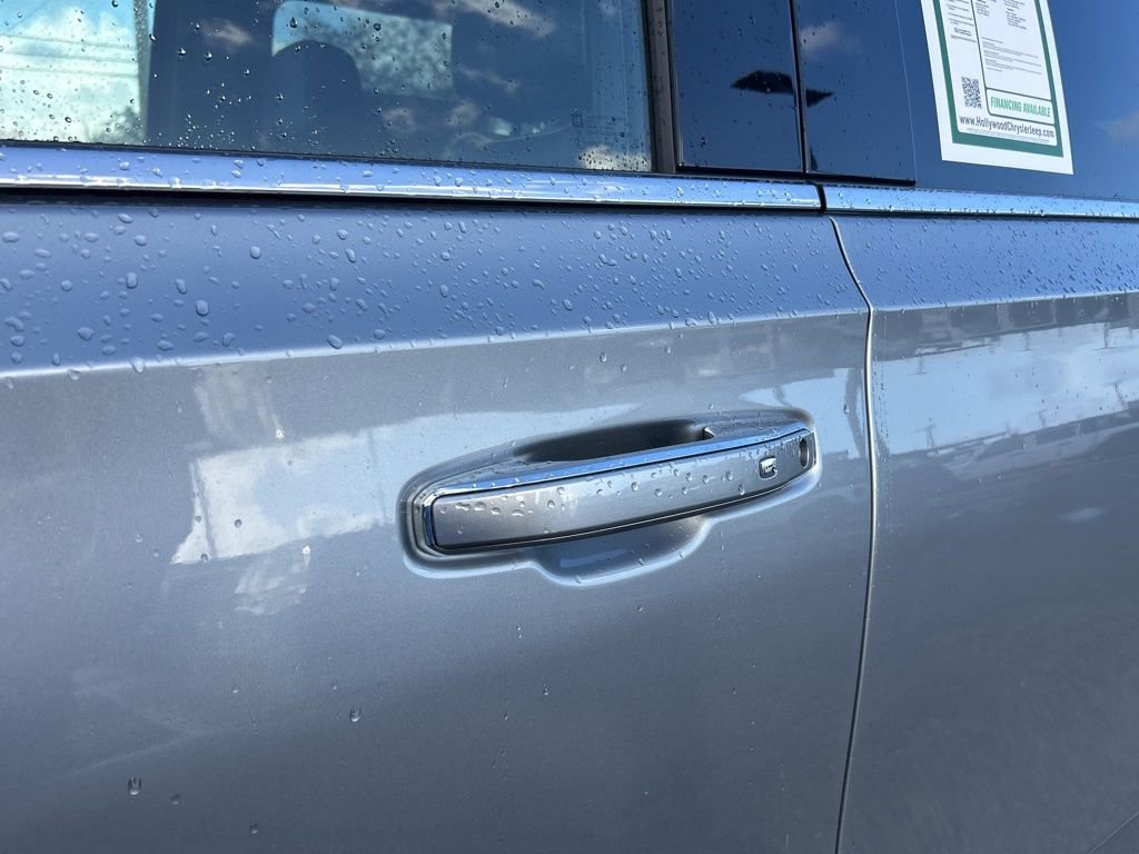 Used 2024 GMC Yukon XL SLT image 21