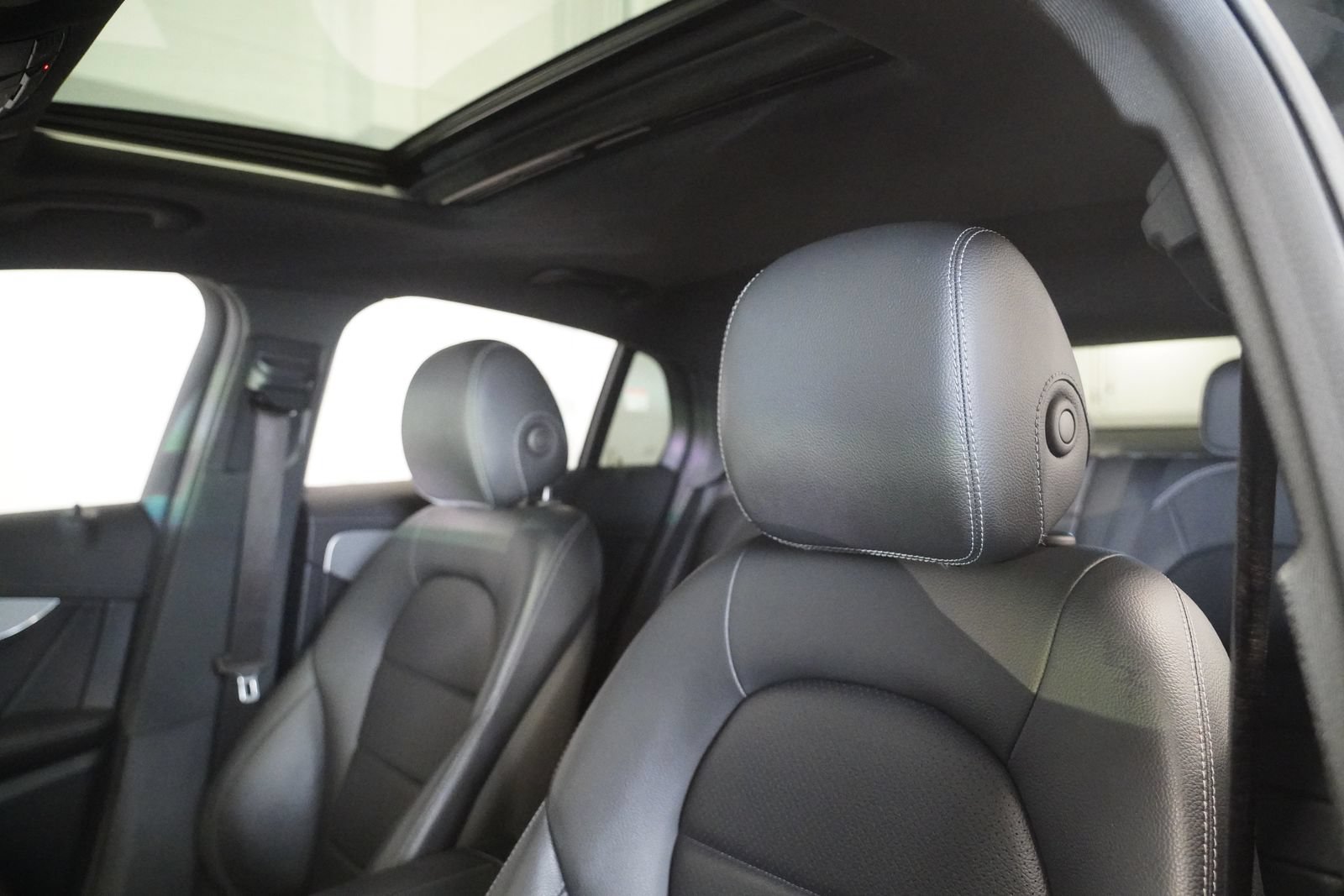 Used 2022 Mercedes-Benz GLC 300 4MATIC Coupe image 12