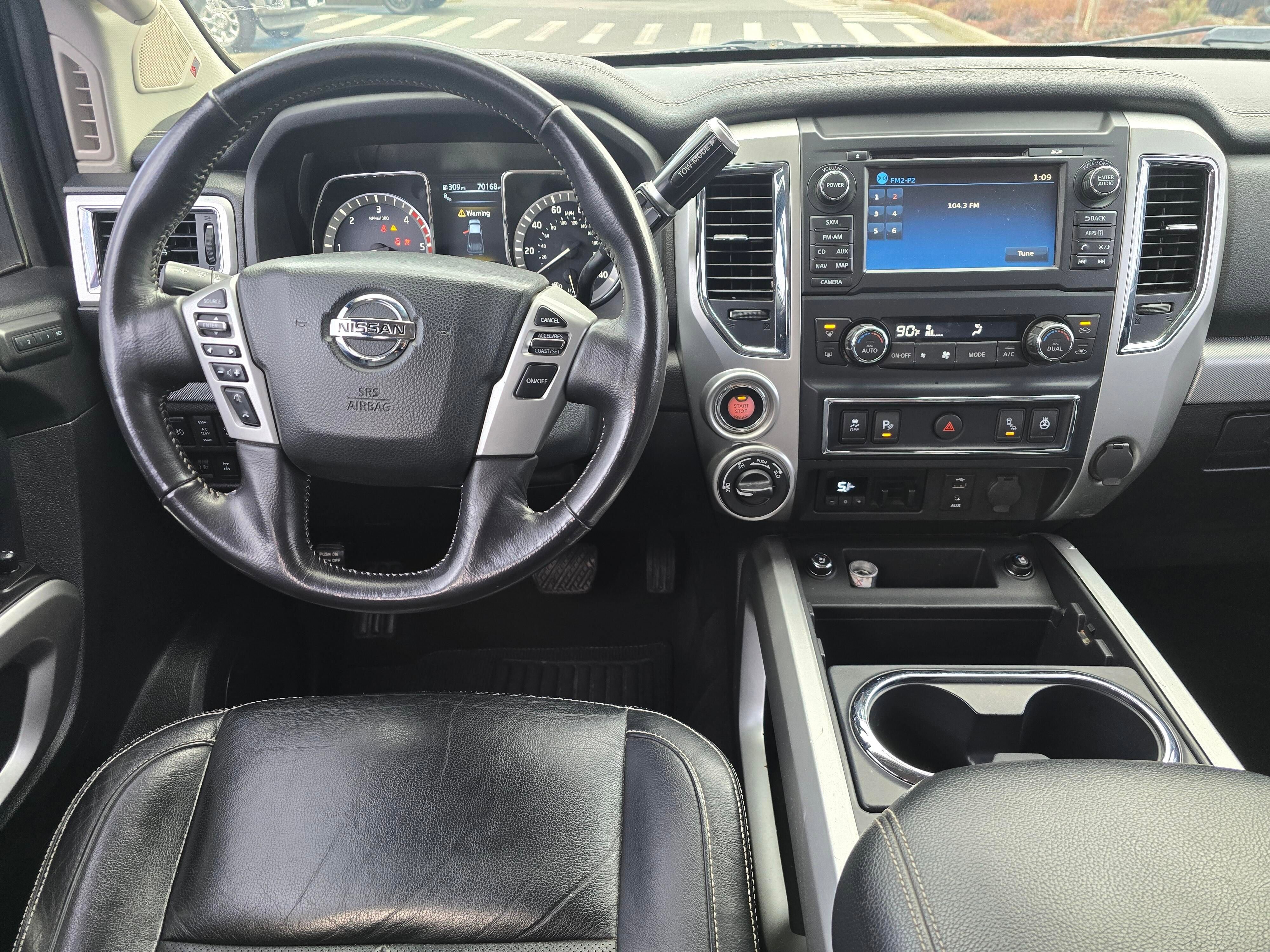 Used 2018 Nissan Titan PRO-4X w/ Pro-4x Convenience Package AWD/4WD image 15