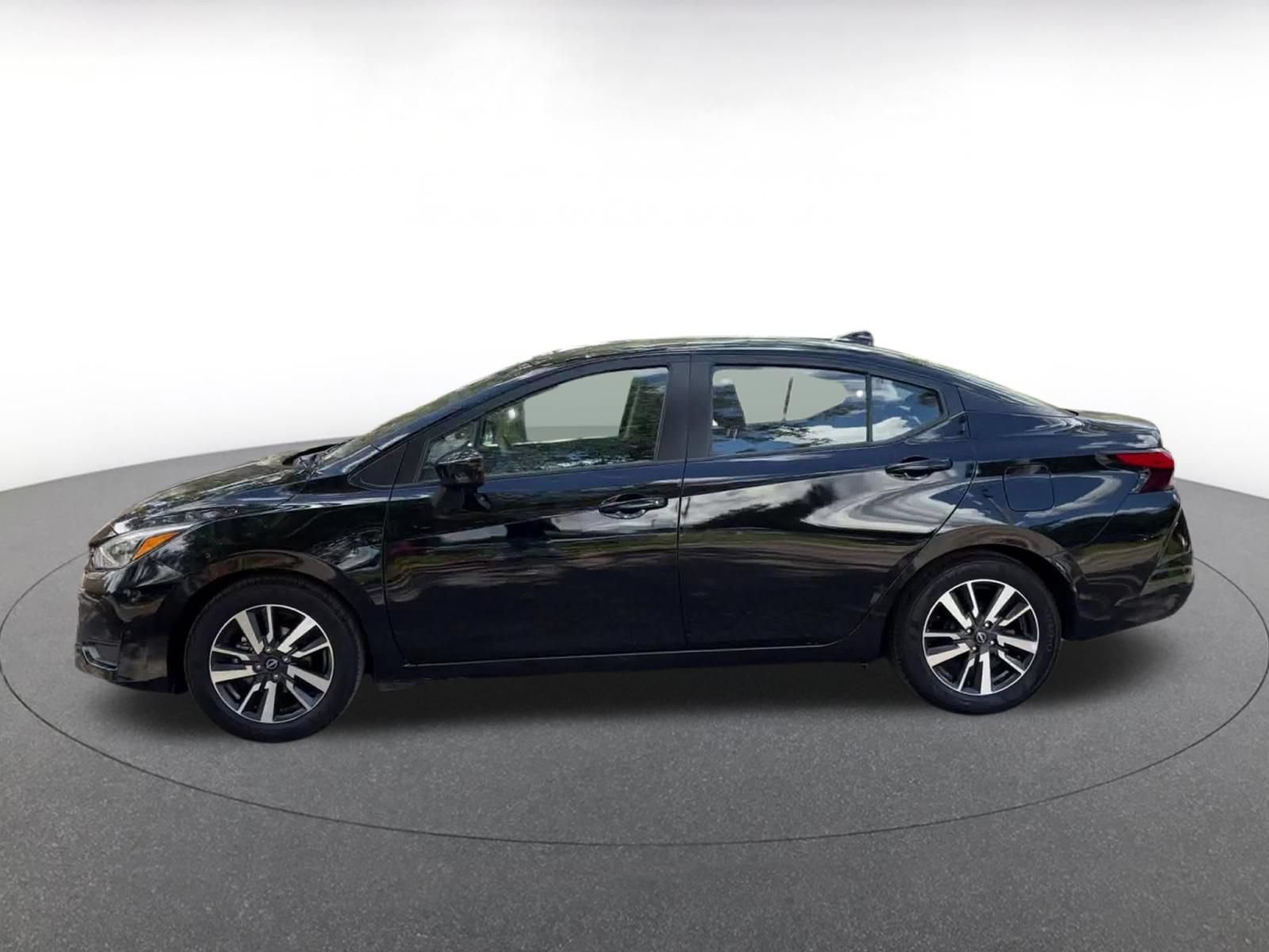 Used 2025 Nissan Versa SV FWD image 8