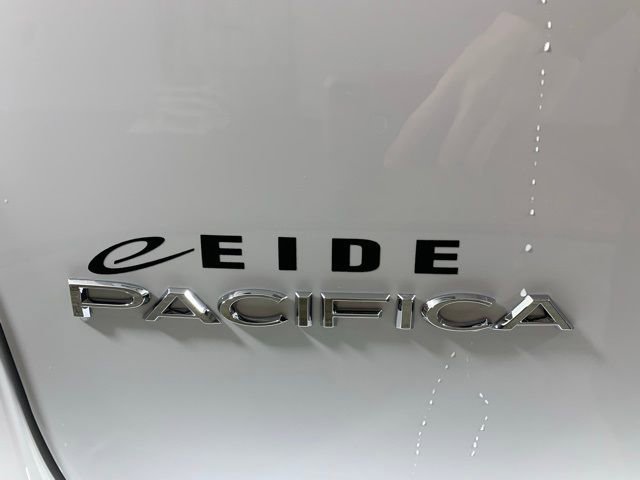 New 2026 Chrysler Pacifica Select image 9