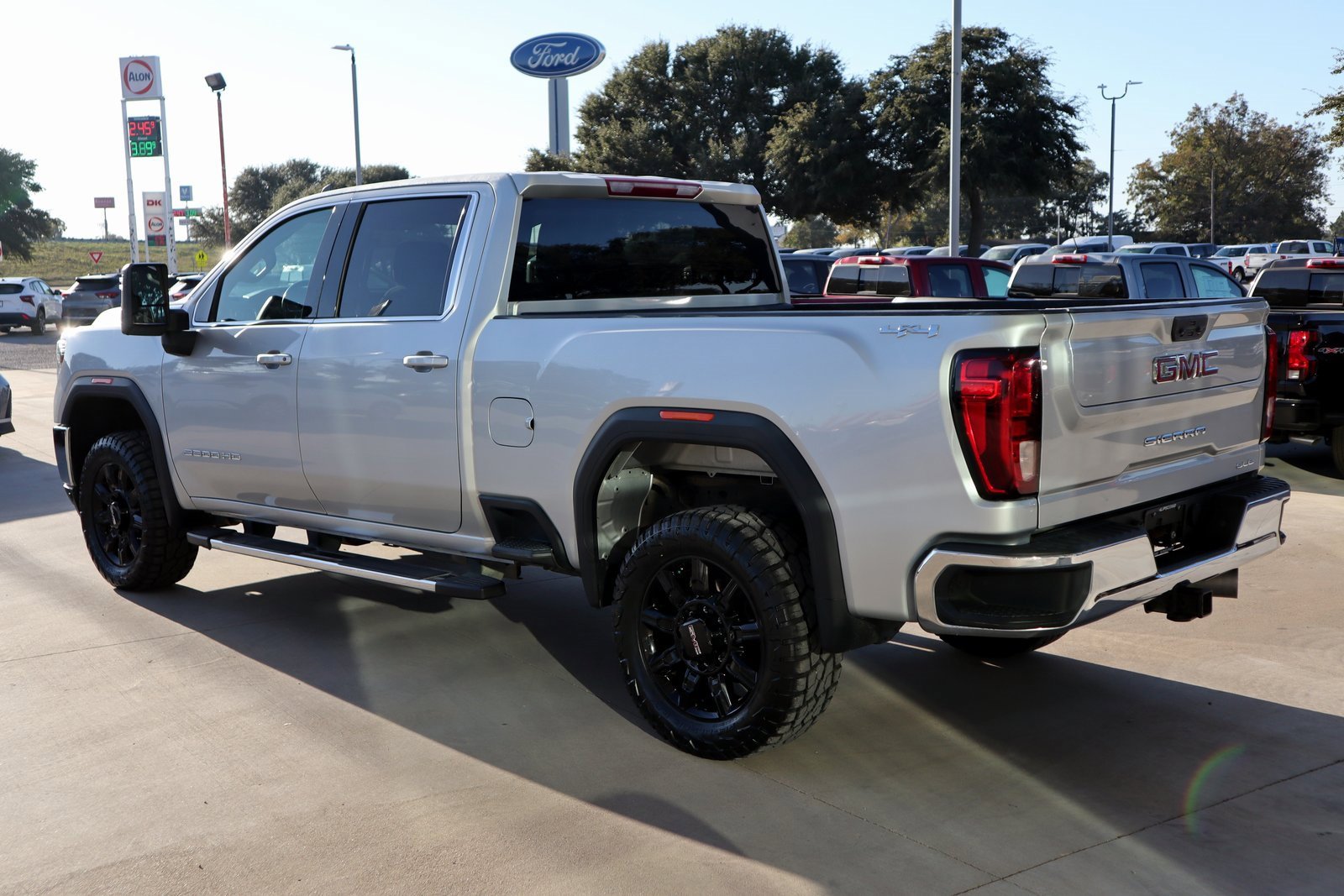 Used 2023 GMC Sierra 2500 SLE image 12
