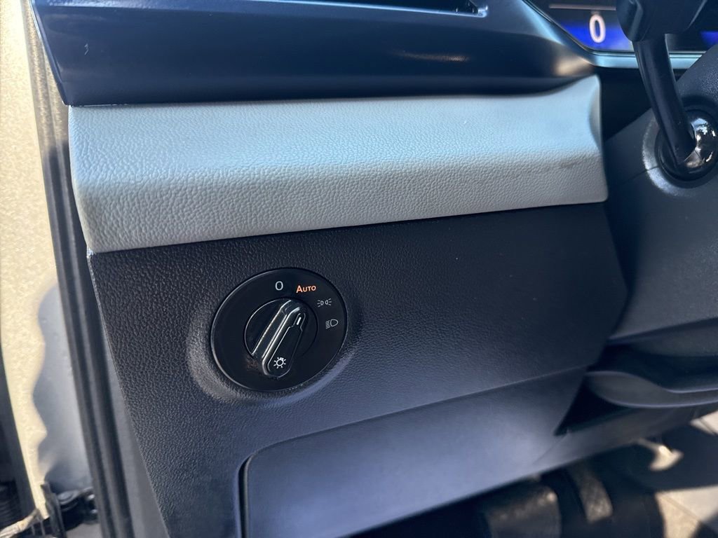 Used 2023 Volkswagen Taos SE image 16