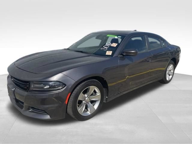 Used 2017 Dodge Charger SXT RWD image 2